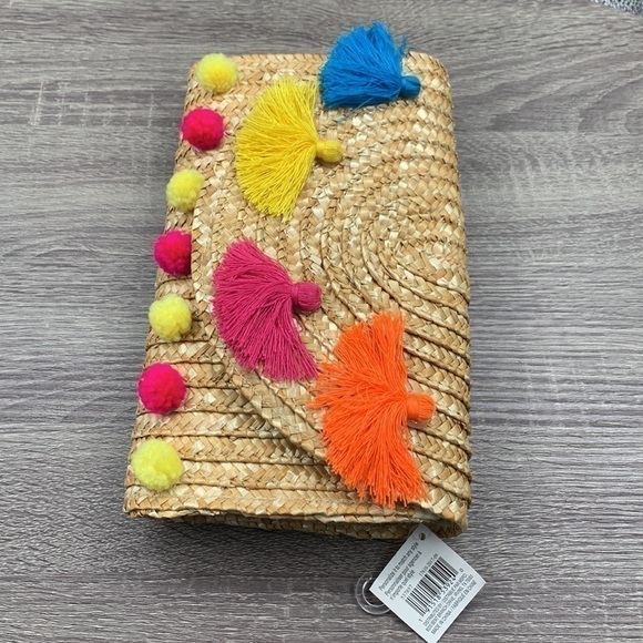 NWT. Art Minds Straw Clutch Size-10” x 6” x 1.75”. - Picture 2 of 8